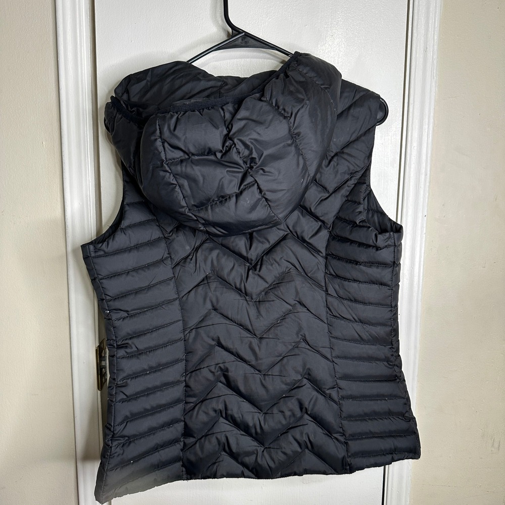 Women's Black Hooded Puffer Vest Chevron Quilted Down Blend TOB227 M Lightweight - Picture 5 of 5